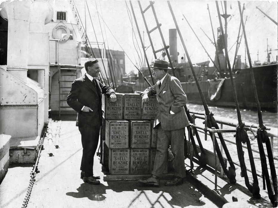 Andrew Keith Jack chatting with Sir Ernest Shackleton. http://stories.anmm.gov.au/shackleton/ross-sea-party-rescued/